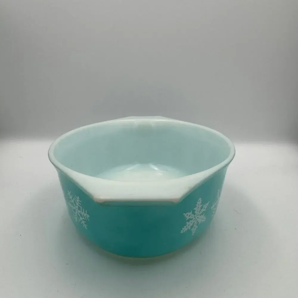 Pyrex Snowflake Turquoise 043 1.5 Qt Oval Decorator Casserole Vintage